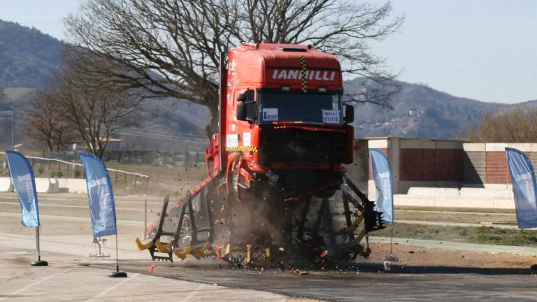 The vehicle reaches to a full stop 1 1